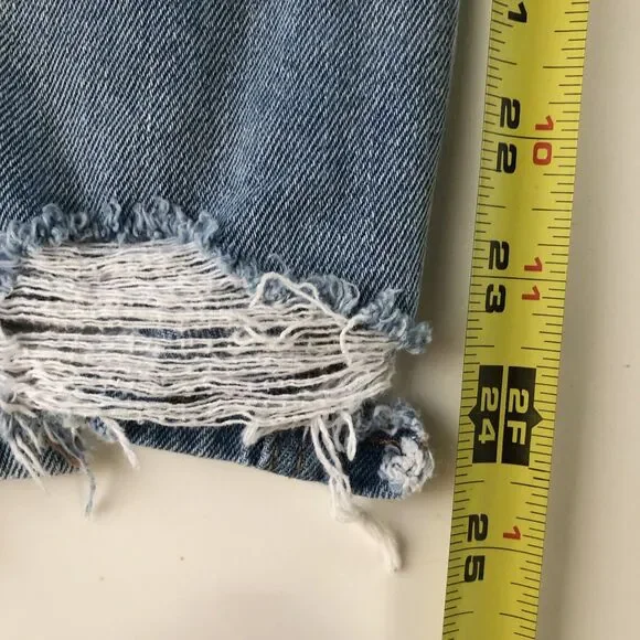American Eagle Women’s Mom Jean Light Blue Distressed Size 4 Short - Picture 9 of 16